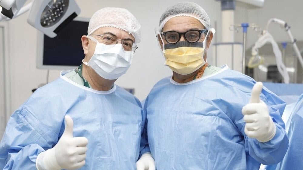 Dr. Badalian & Dr. Margossian giving a thumbs-up in the operating room.